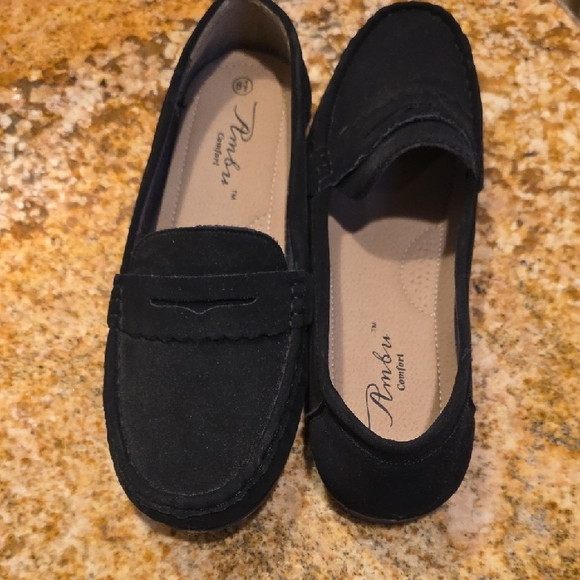 Women's Black Loafers - Picture 2 of 6